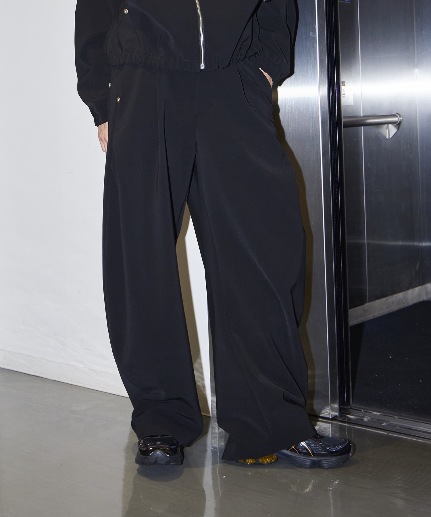 カーブレッグトラウザー ダブルクロス(2 BLACK): CONZ: MENS｜CONZ