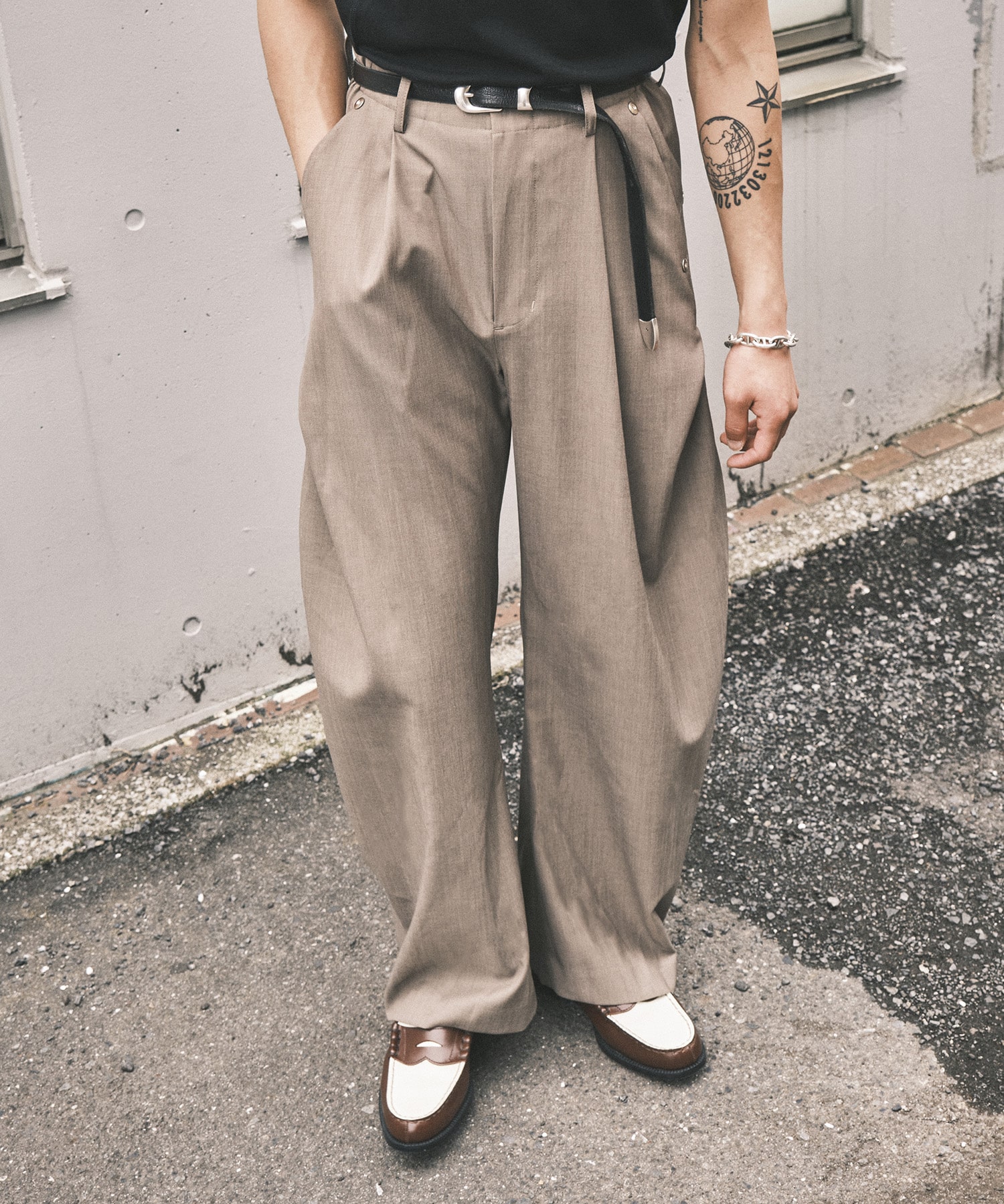 GREY BEIGE