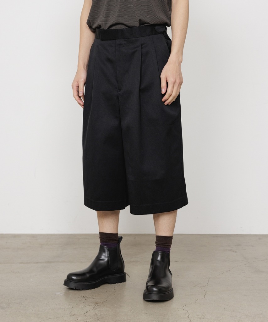 TWO TUCK CROPPED TROUSERS MARKAWARE/marka