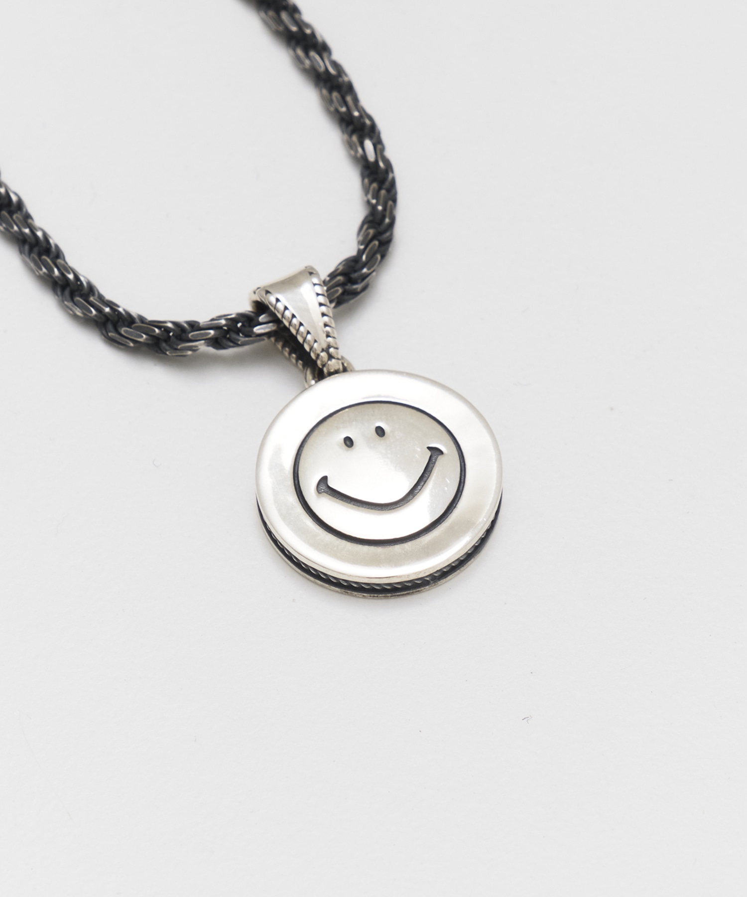 SMILE NECKLESS CONZ