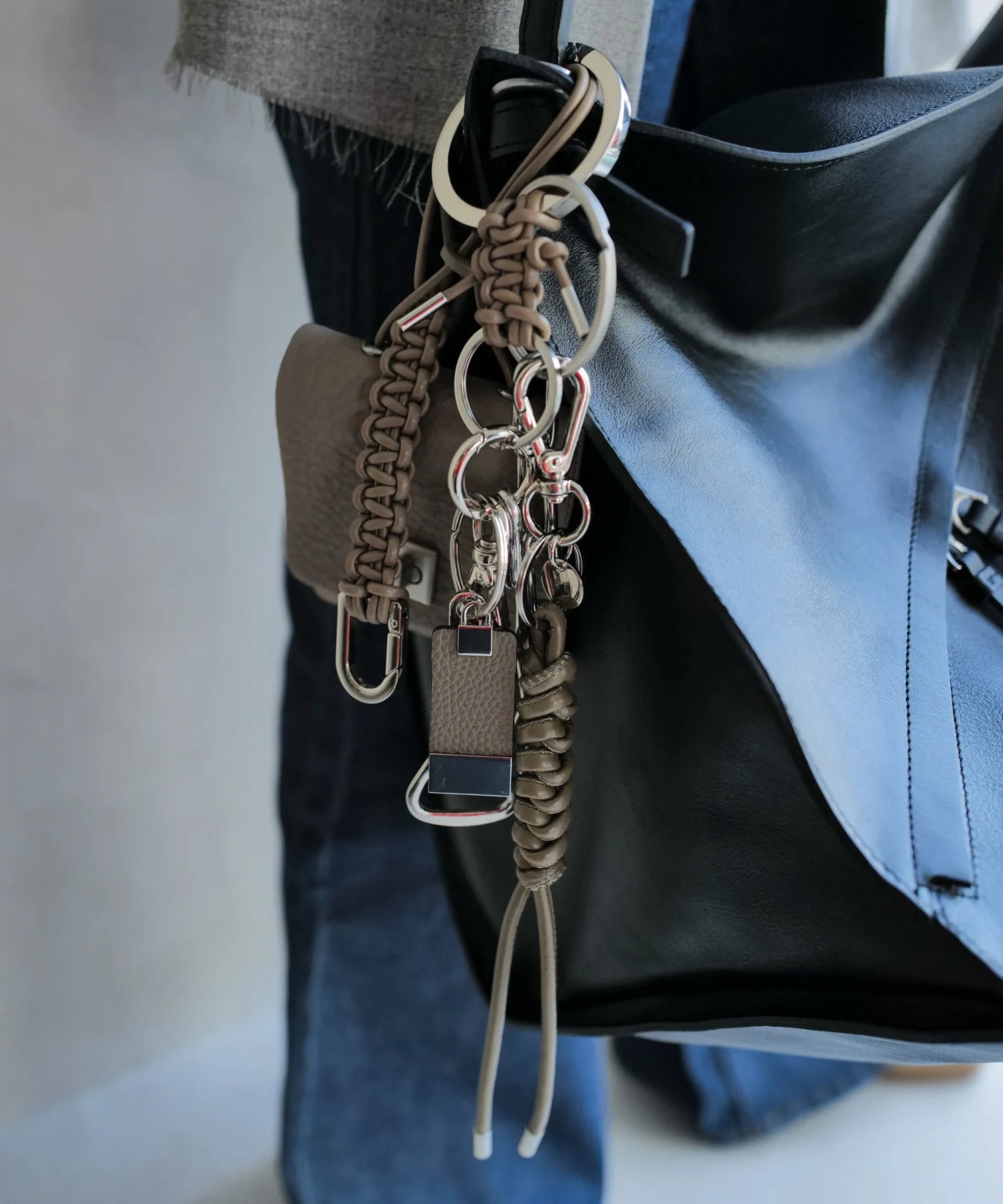 CRISTY SNAKEKNOT CHARM / STCOW ITTI