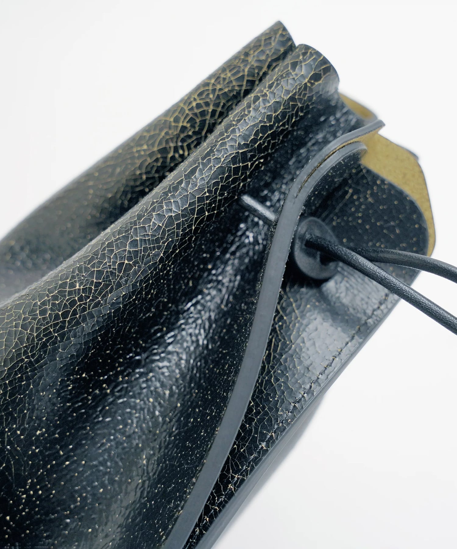HERRIE KINCHAKU POUCH - PM / CRACK ITTI
