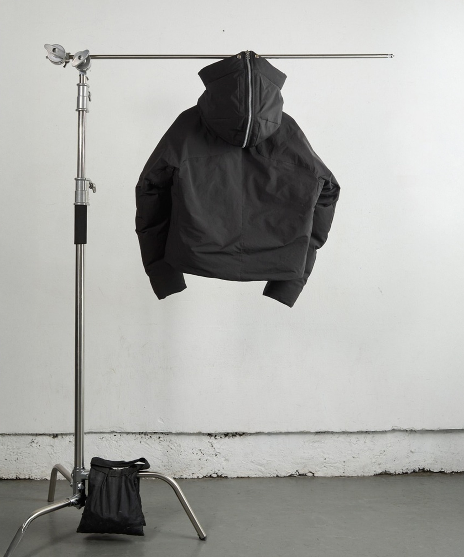 HOODED PUFFER JACKET NVRFRGT