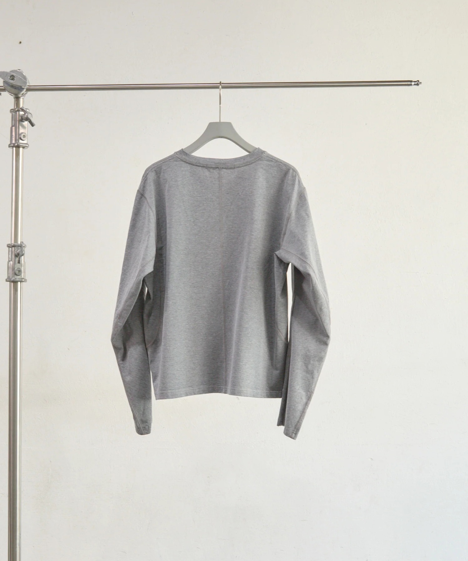 PANELLED V-NECK LONG SLEEVE T-SHIRT NVRFRGT