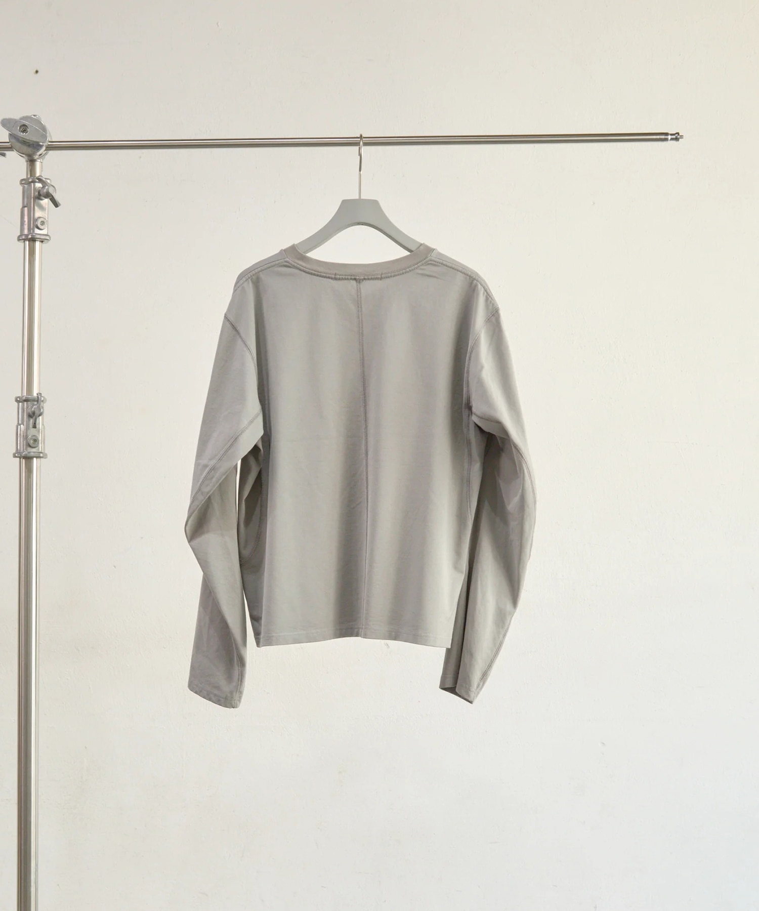 PANELLED V-NECK LONG SLEEVE T-SHIRT NVRFRGT