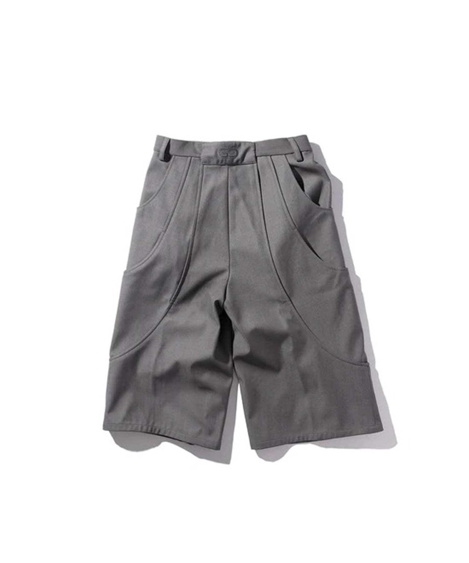 TUCK CURVE WIDE SHORTS GOAT ESSENCE