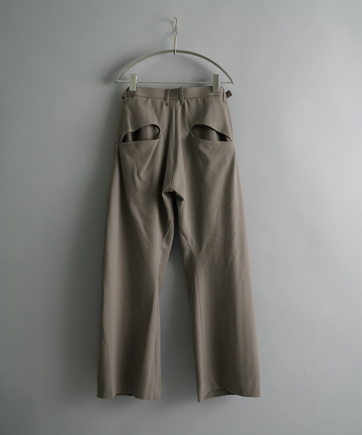 別注 2TUCKED CURVED LEG TROUSERS NVRFRGT