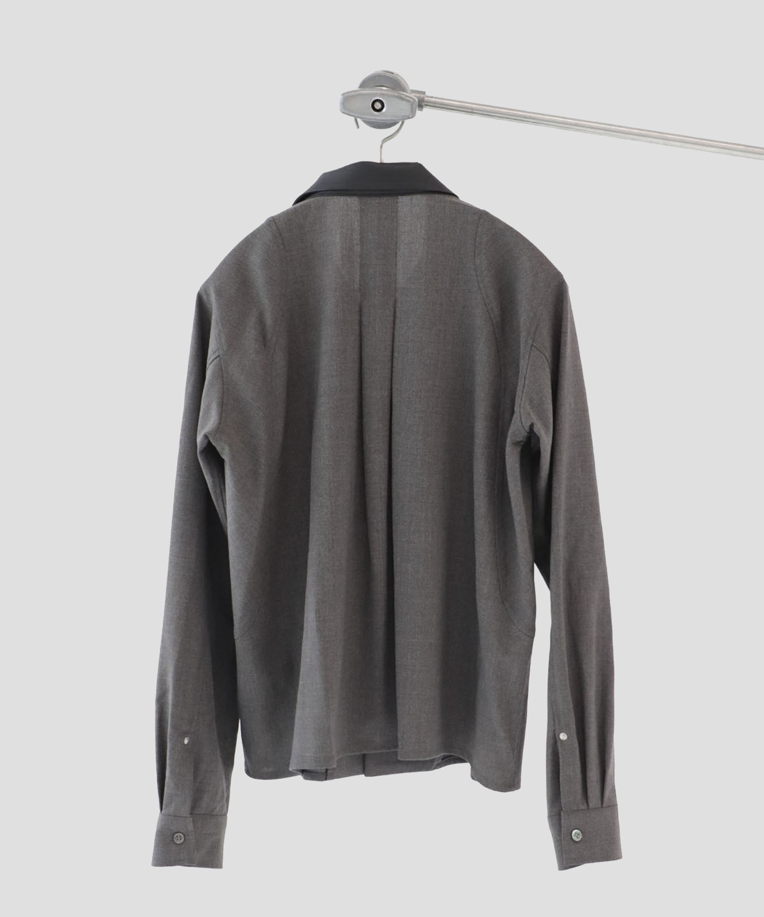 leather color panel sleeve shrit CONZ