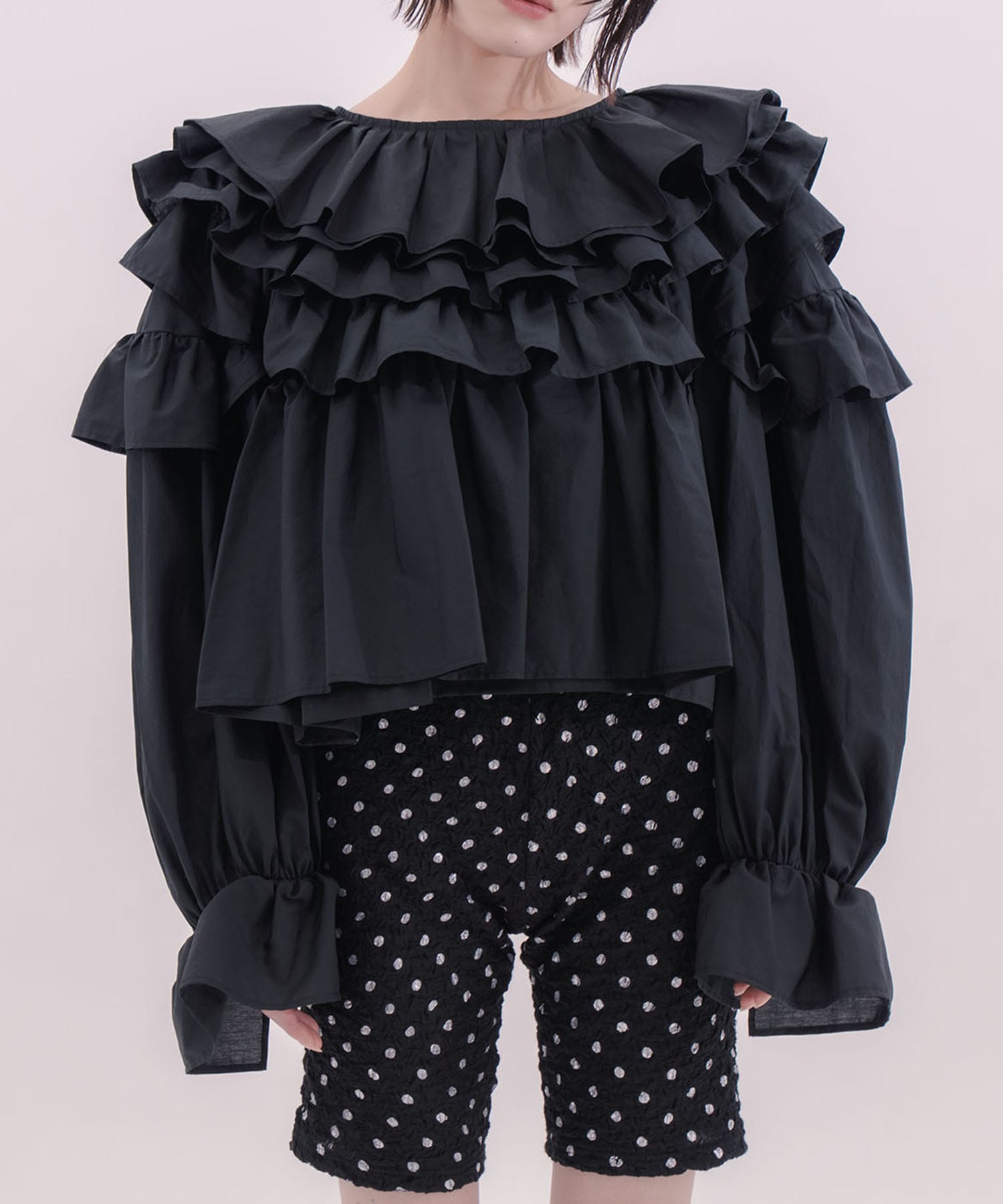 Frilled volume blouse naokitomizuka