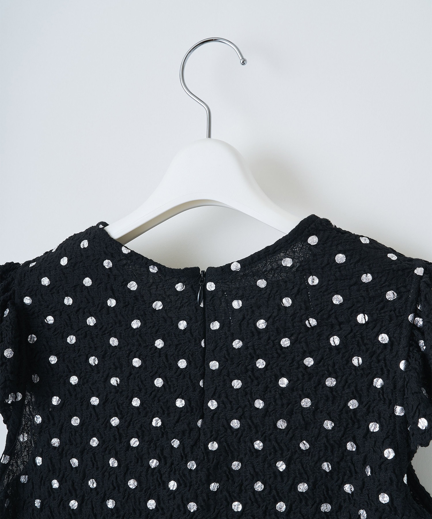 Polka dot print frilled tops naokitomizuka