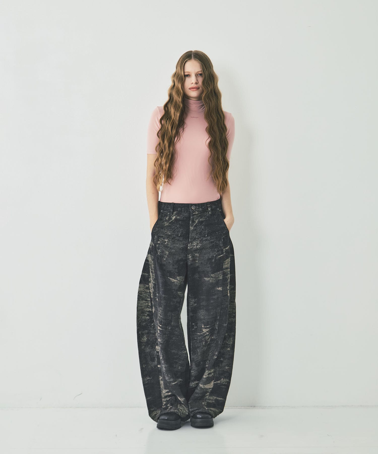 DENIM CURVED PANTS TAAKK