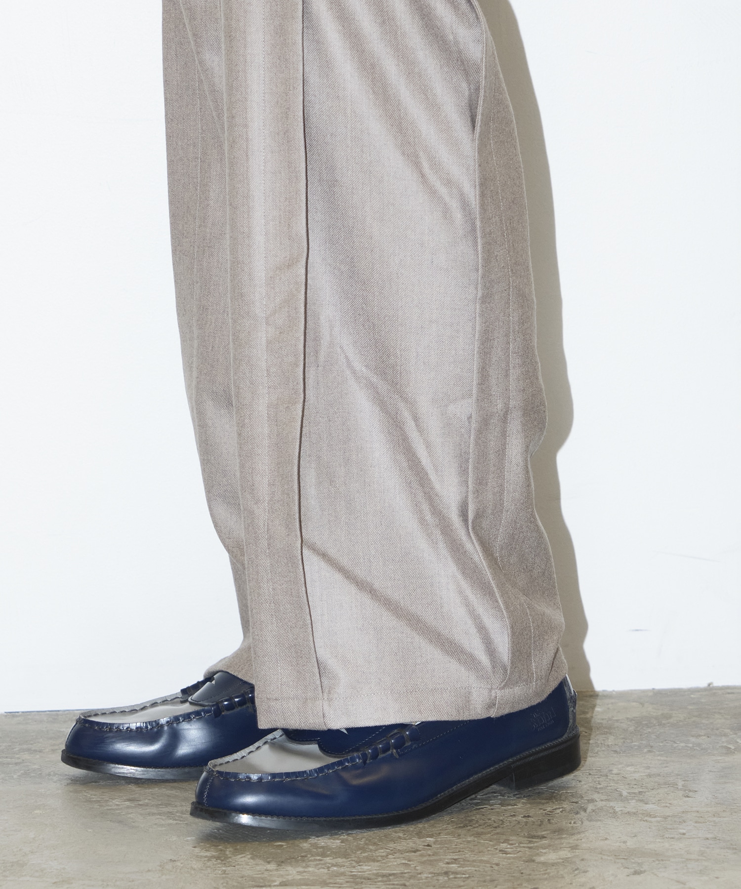 BRAID CUTTING TUCK PANTS STEAF