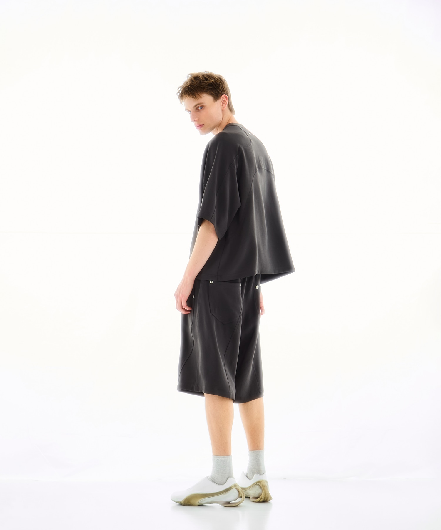 PANEL CUT WIDE SHORTS CONZ