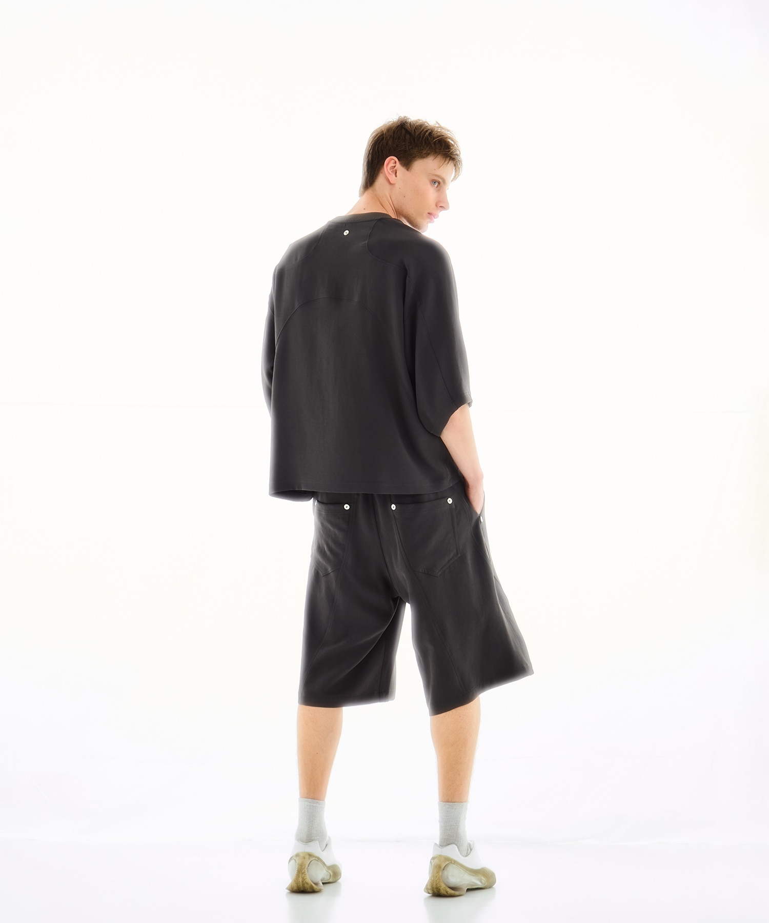 PANEL CUT WIDE SHORTS CONZ