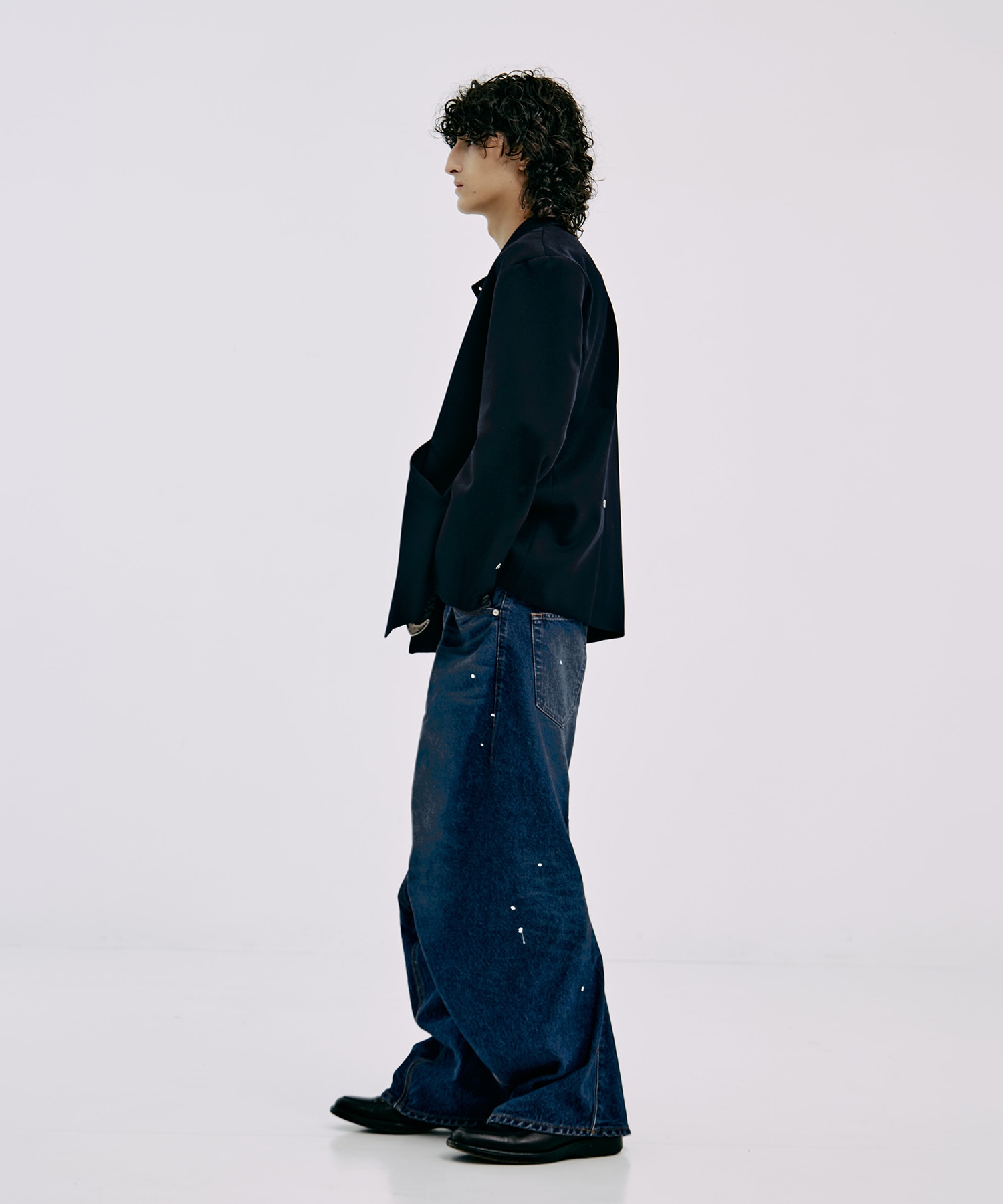別注 TWISTED CURVED LEG JEANS NVRFRGT