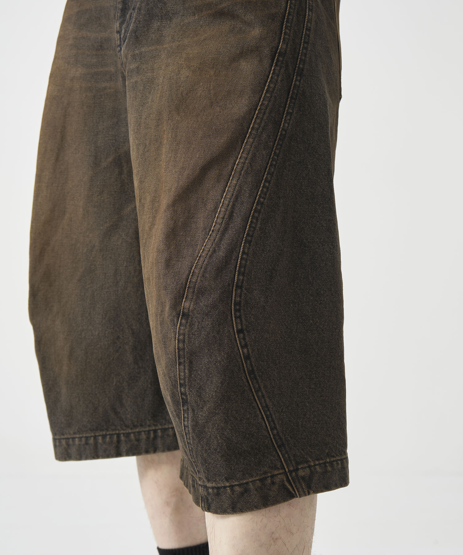 別注 3D TWISTED JORTS NVRFRGT