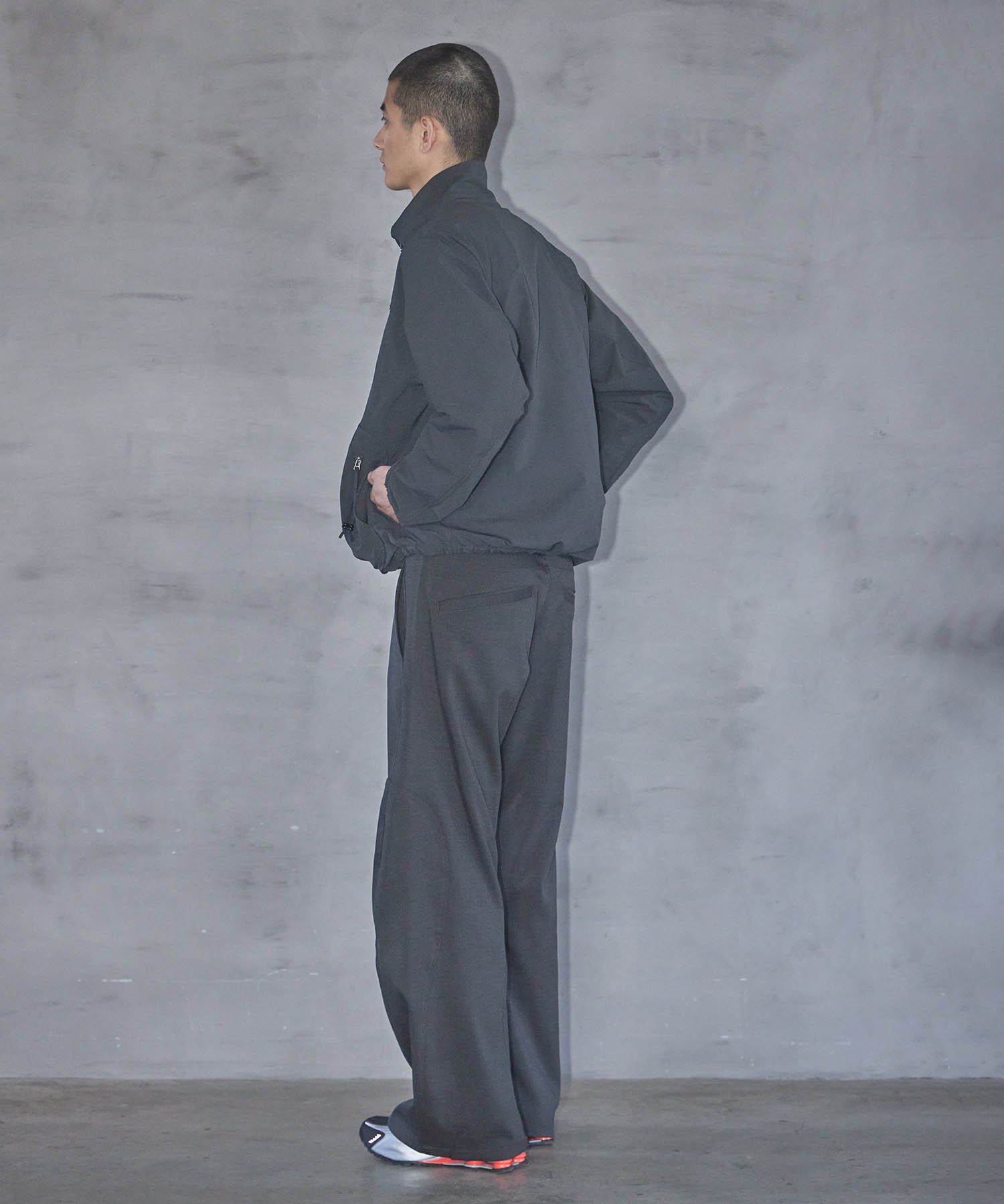 別注 CURVED LEG WORK PANTS(1 DARK GREY): NVRFRGT: MENS｜CONZ