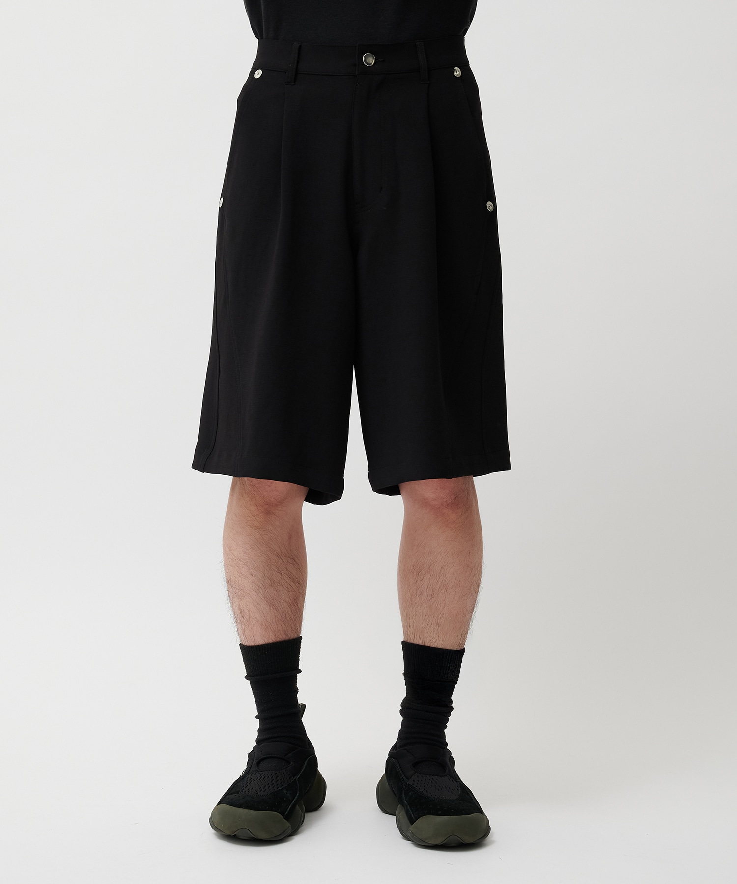 PANEL CUT WIDE SHORTS CONZ