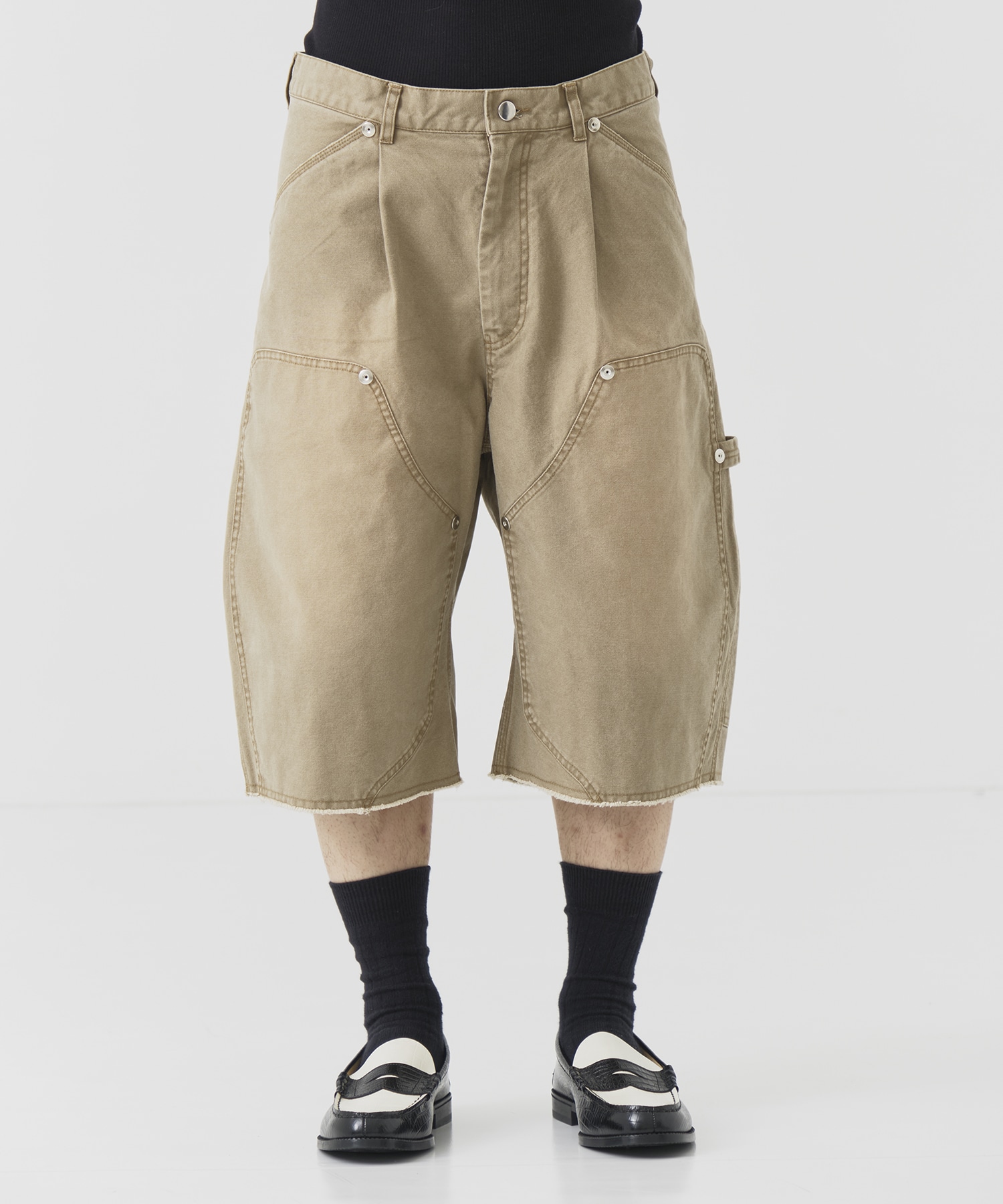 DUCK DOUBLE KNEE CURVED LEG SHORTS CONZ