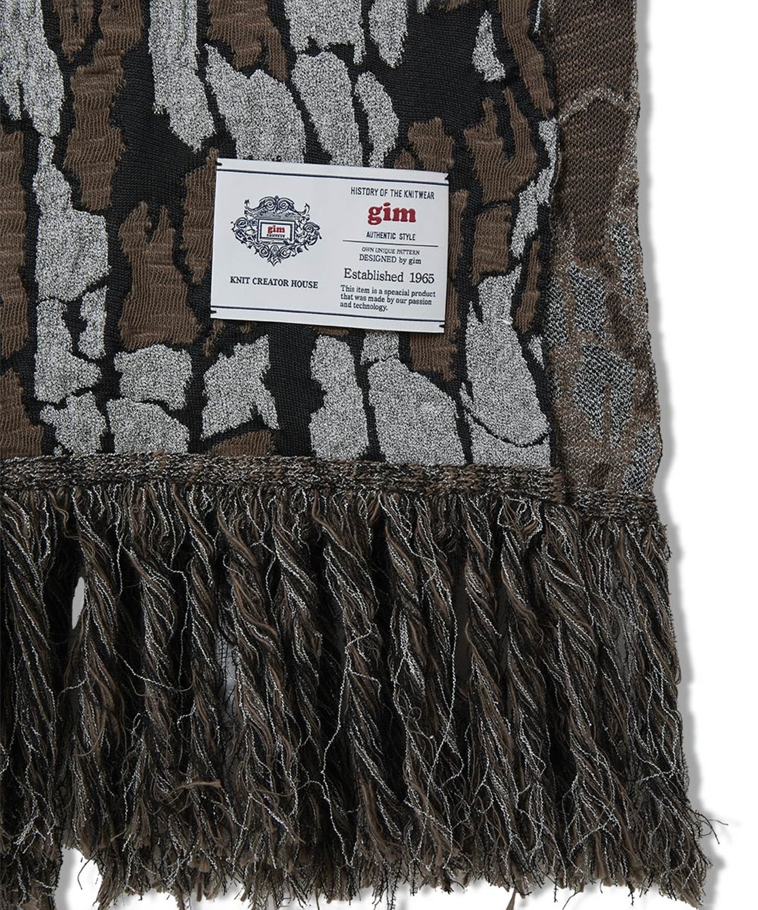Trebark Camo knit Scarf gim context
