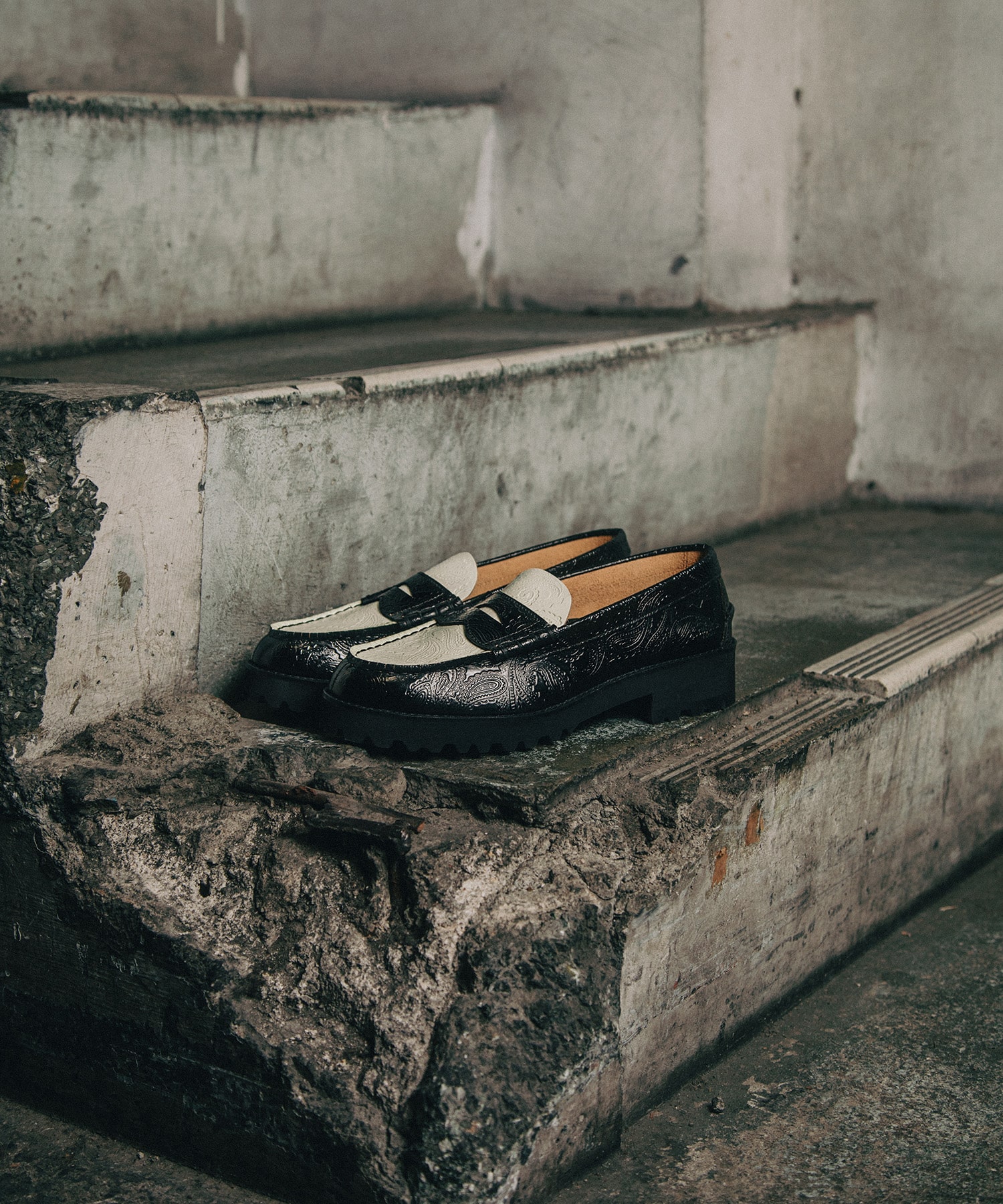 TANK SOLE LOAFERS BLK WHT PAISLEY The Kenford FINESHOES