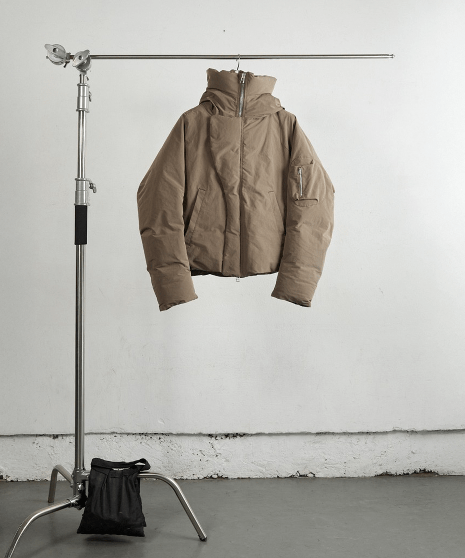 HOODED PUFFER JACKET NVRFRGT