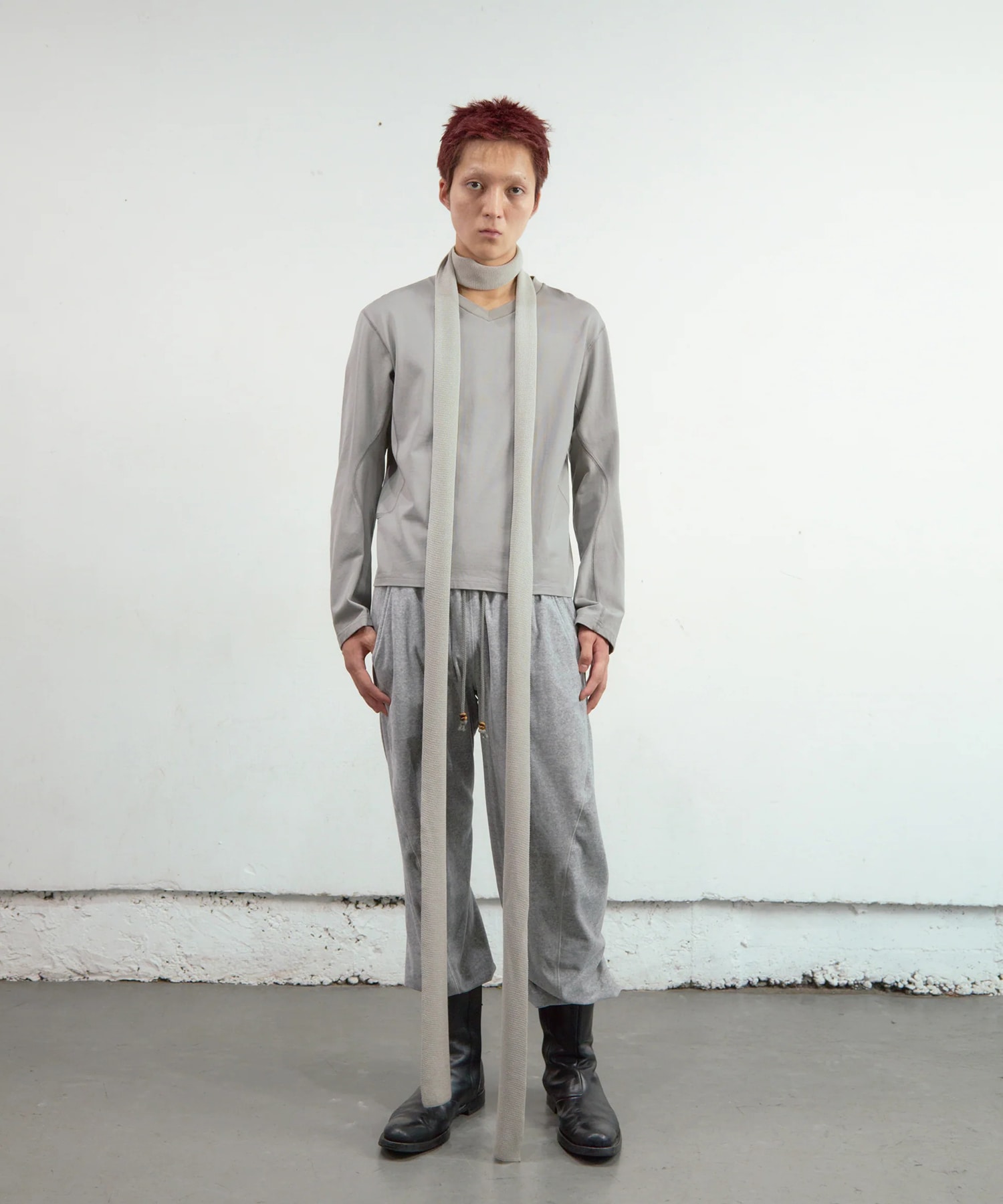 PANELLED V-NECK LONG SLEEVE T-SHIRT NVRFRGT