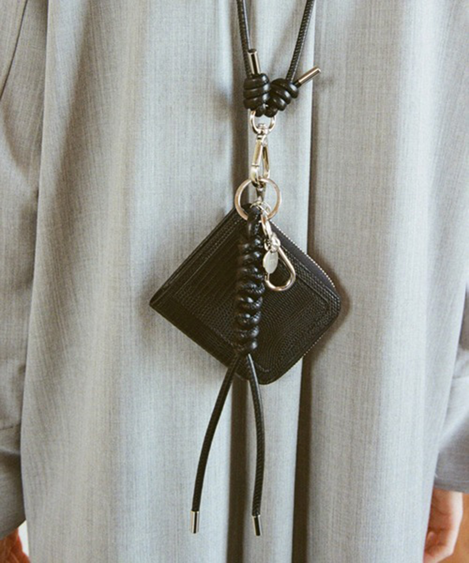 CRISTY SNAKEKNOT CHARM / STCOW ITTI