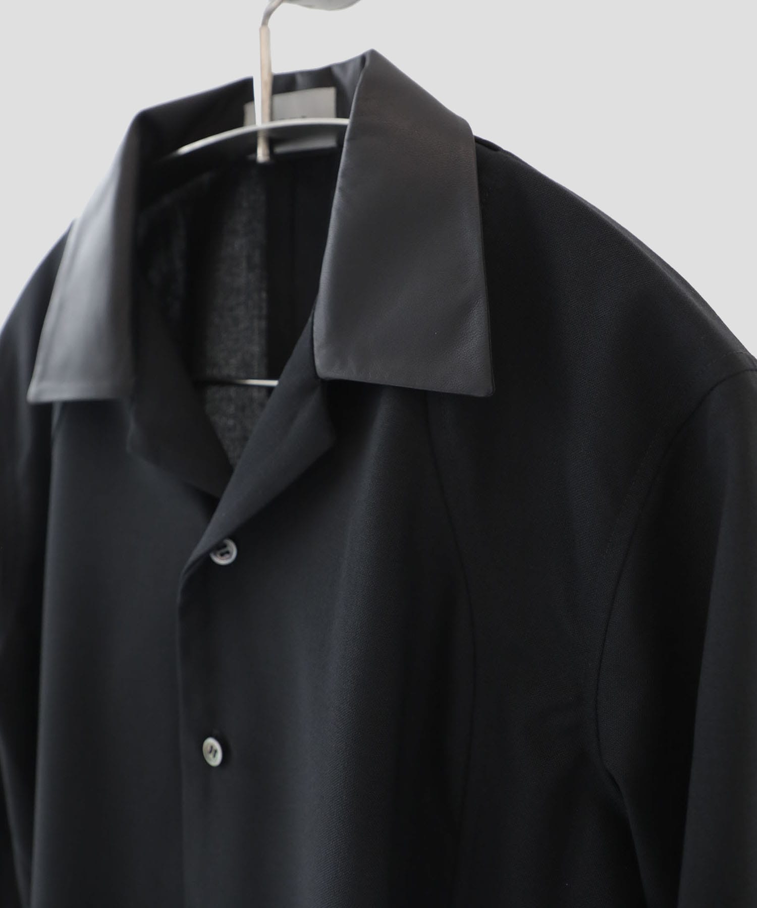 leather color panel sleeve shrit CONZ
