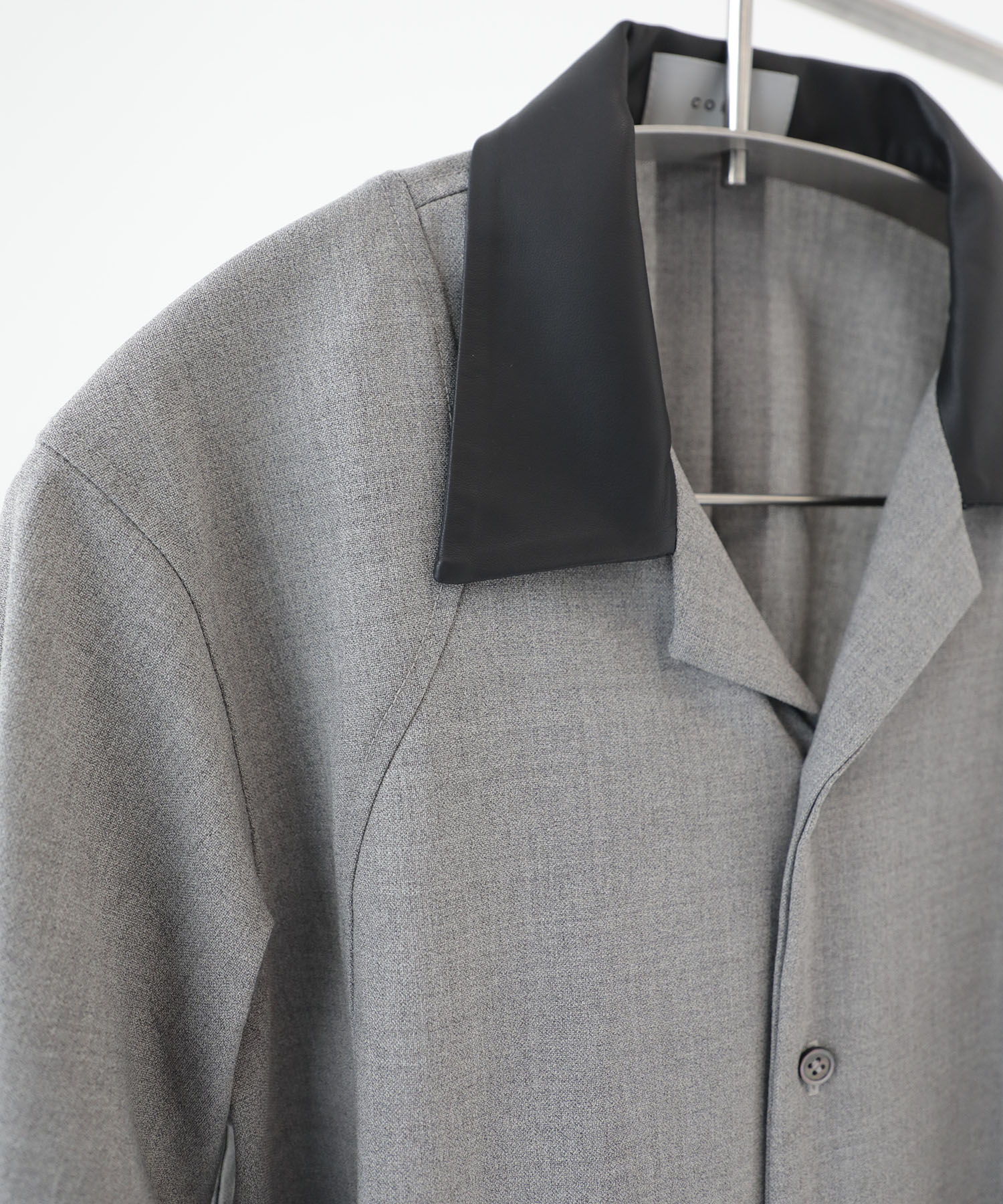 leather color panel sleeve shrit CONZ