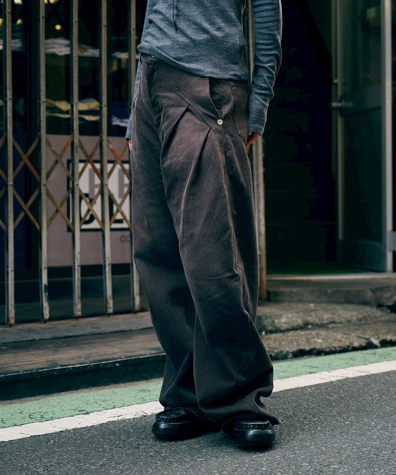 CURVED LEG JEANS CONZ