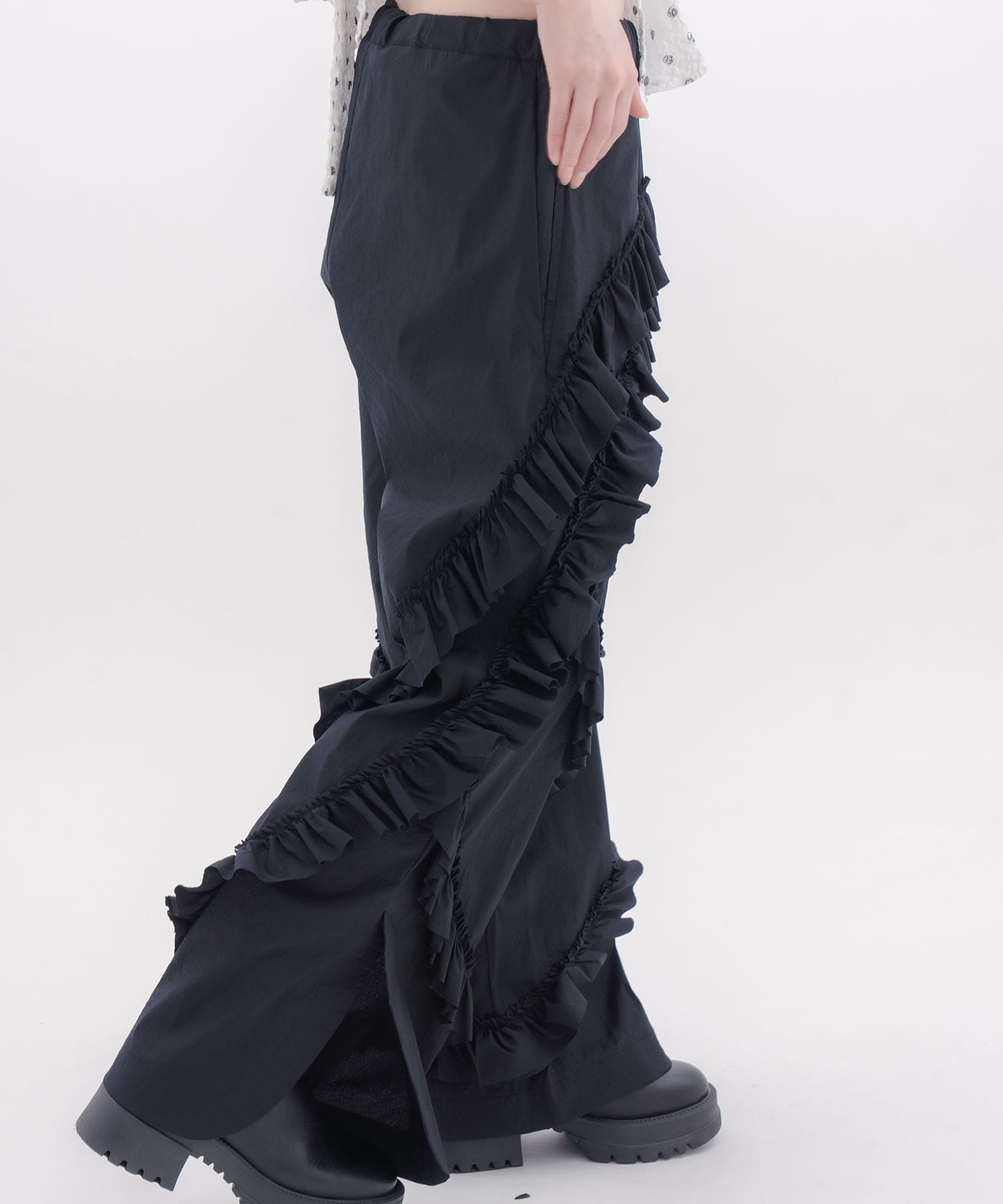 WILD THINGS Frilled pants naokitomizuka