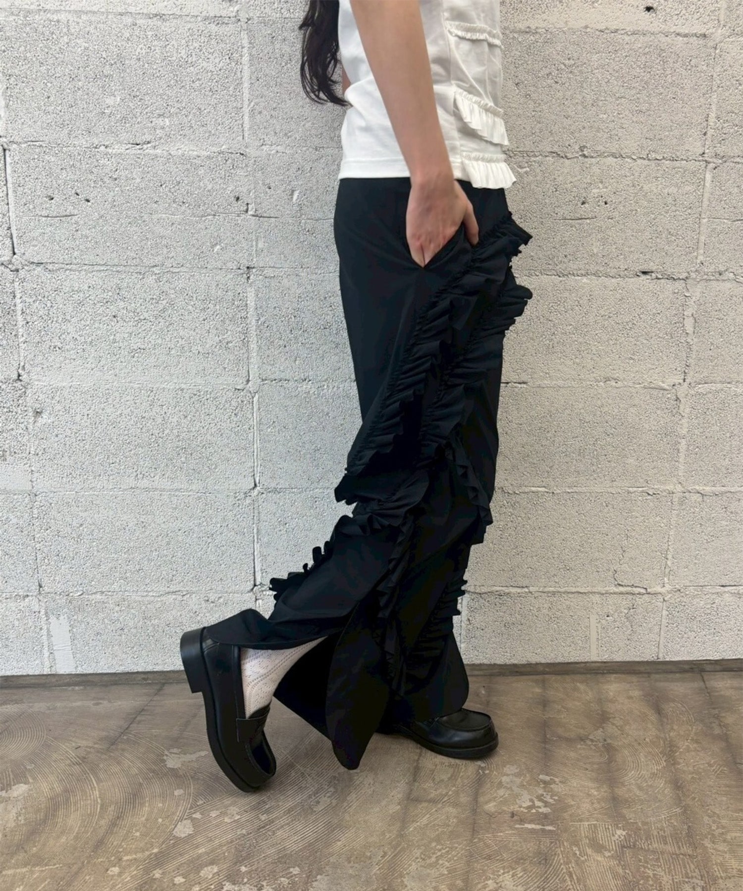 WILD THINGS Frilled pants naokitomizuka