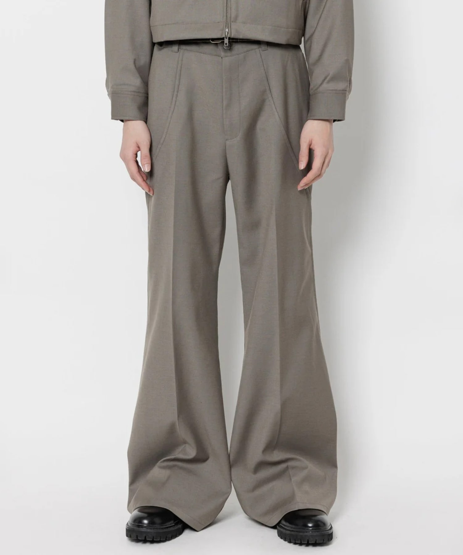 TUCK FLARE PANTS GOAT ESSENCE