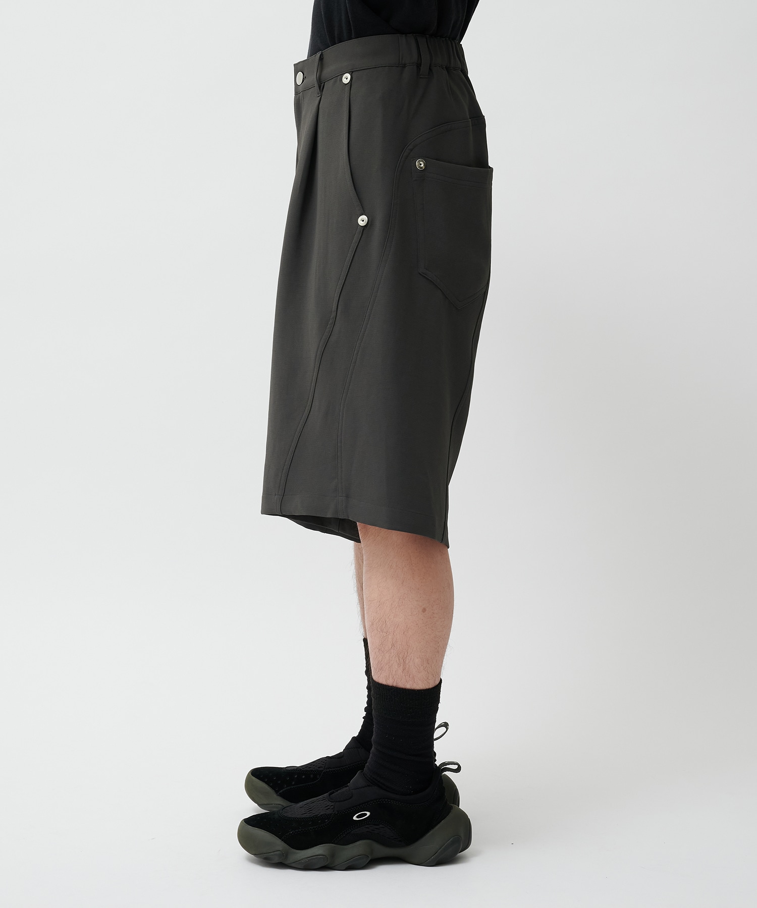 PANEL CUT WIDE SHORTS CONZ