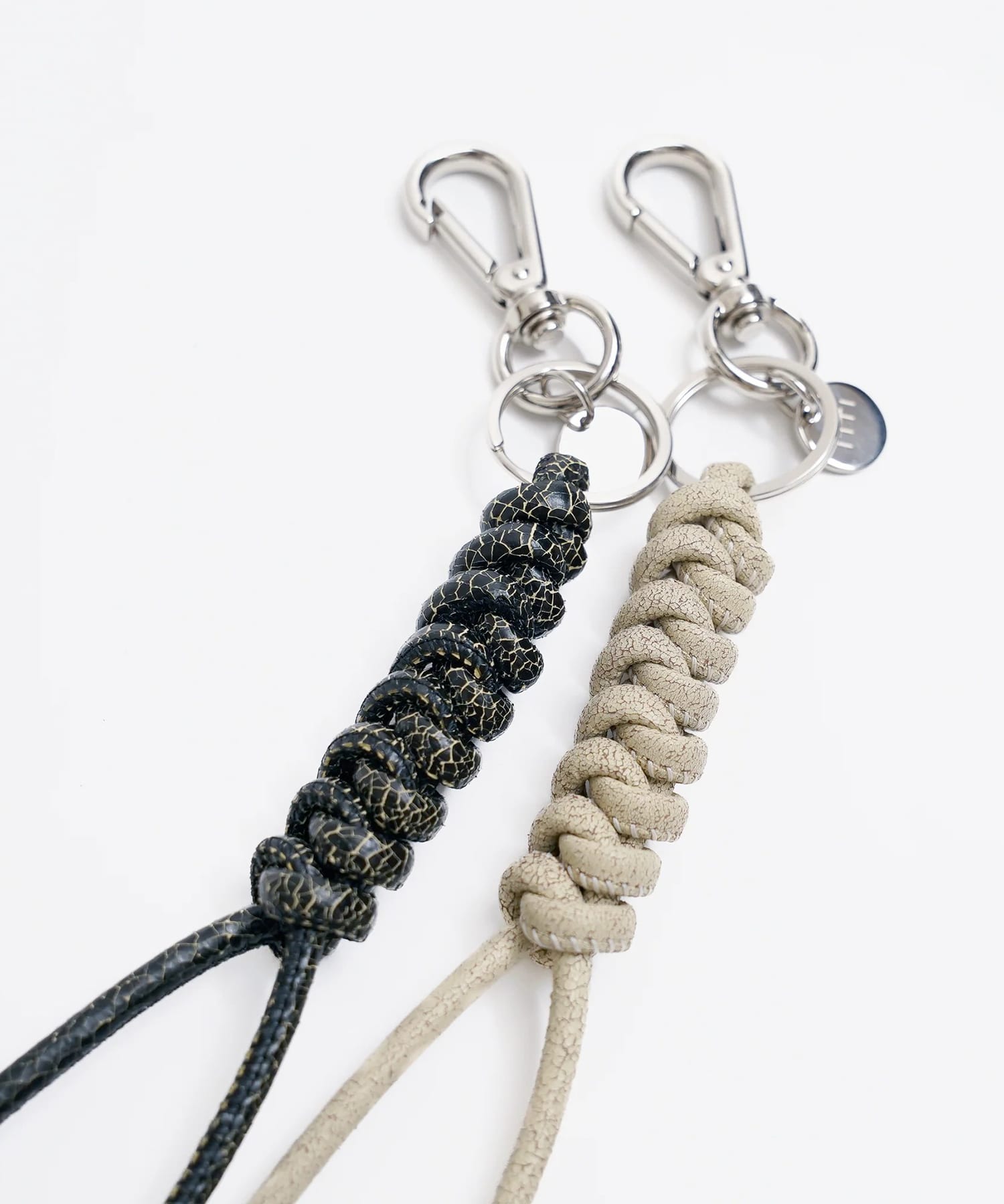 CRISTY SNAKEKNOT CHARM / CRACK ITTI
