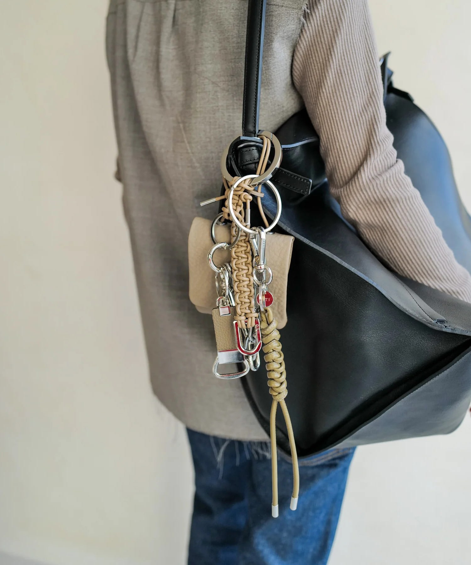 CRISTY SNAKEKNOT CHARM / STCOW ITTI