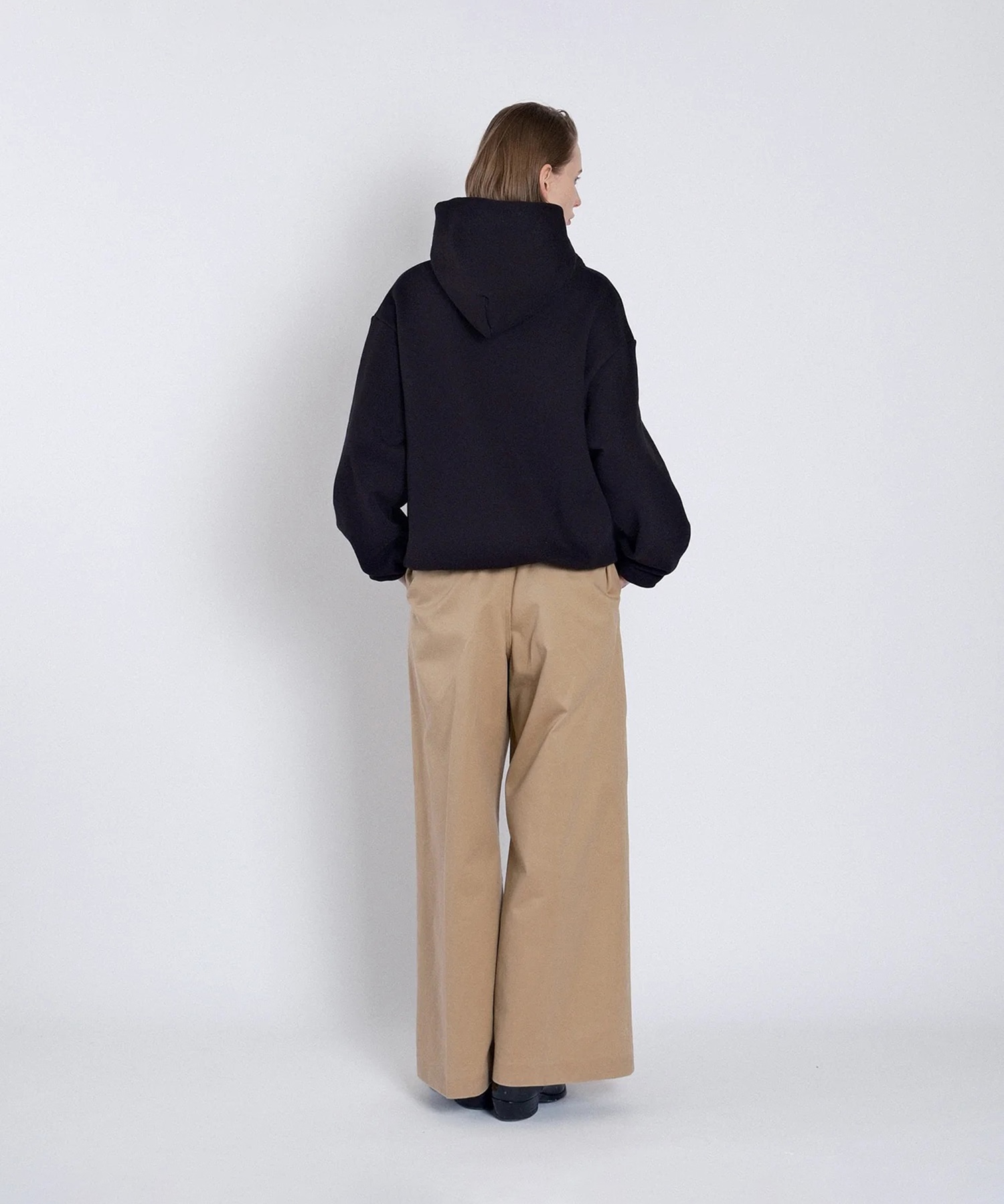 THE SWEAT HOODIE TANAKA