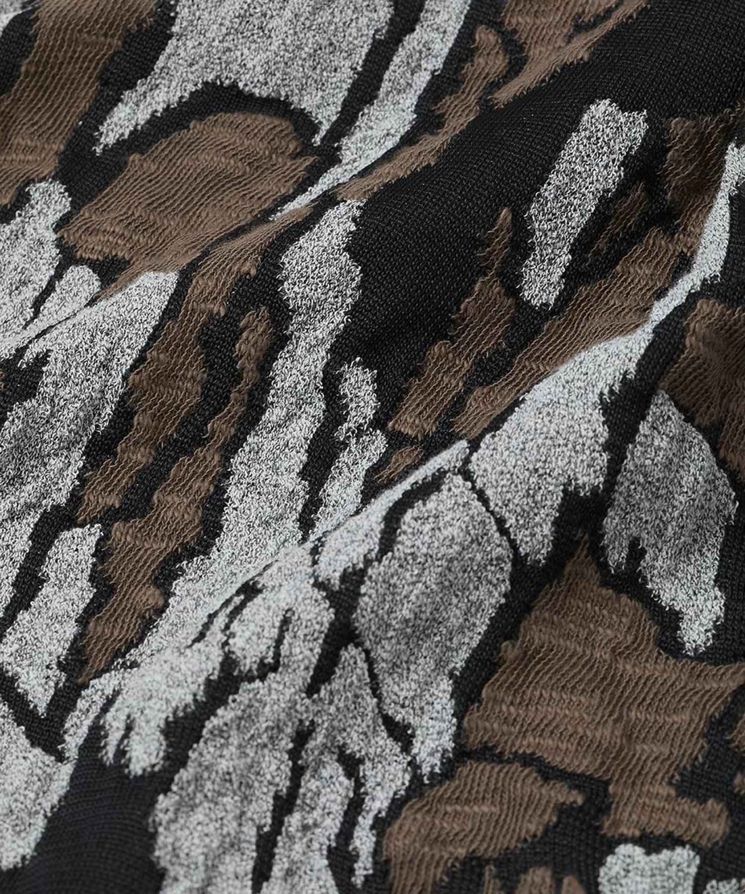 Trebark Camo knit Scarf gim context