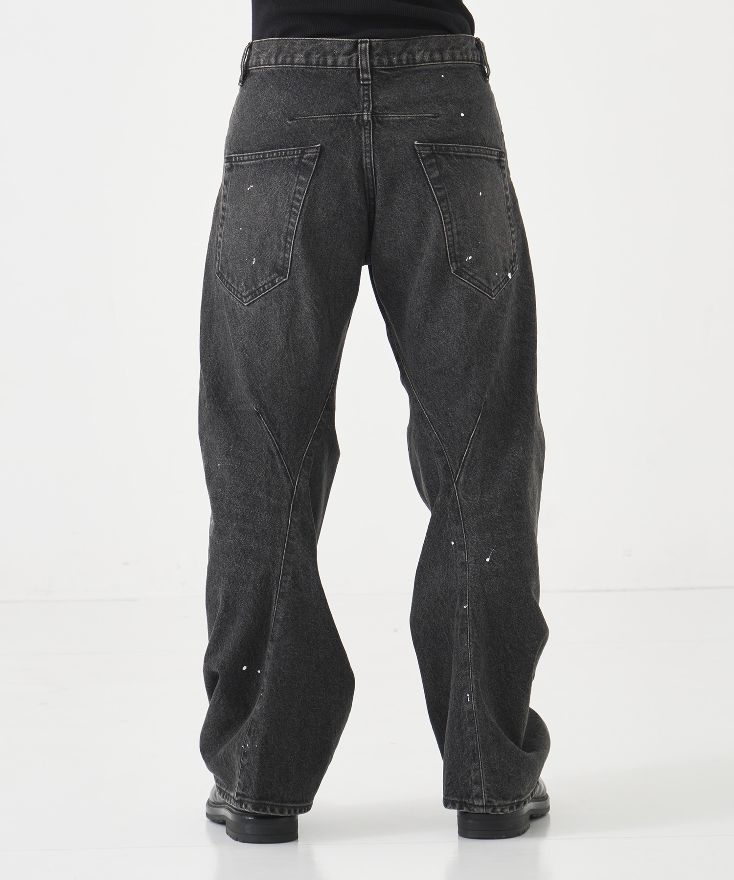 別注 TWISTED CURVED LEG JEANS NVRFRGT