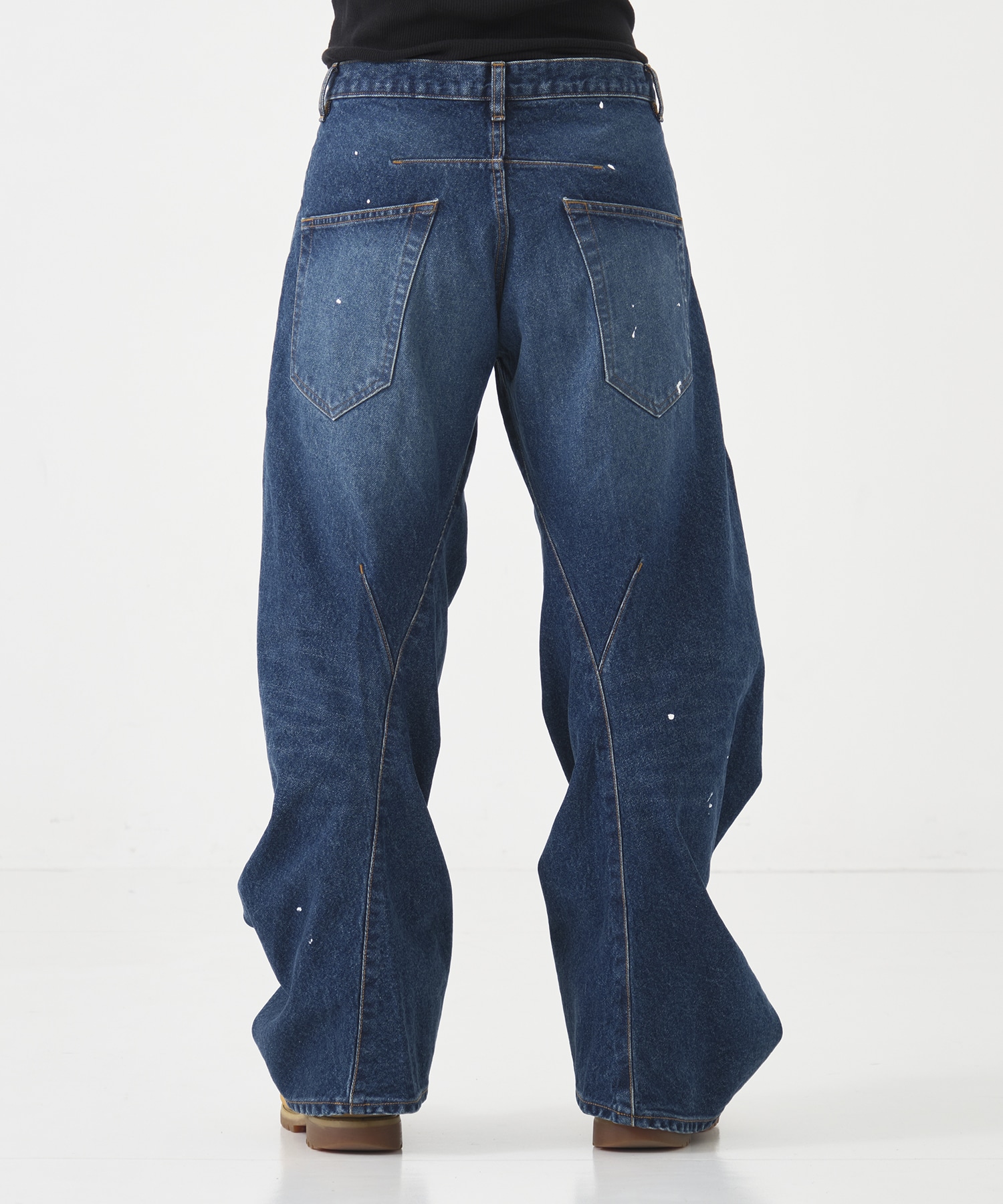 別注 TWISTED CURVED LEG JEANS NVRFRGT
