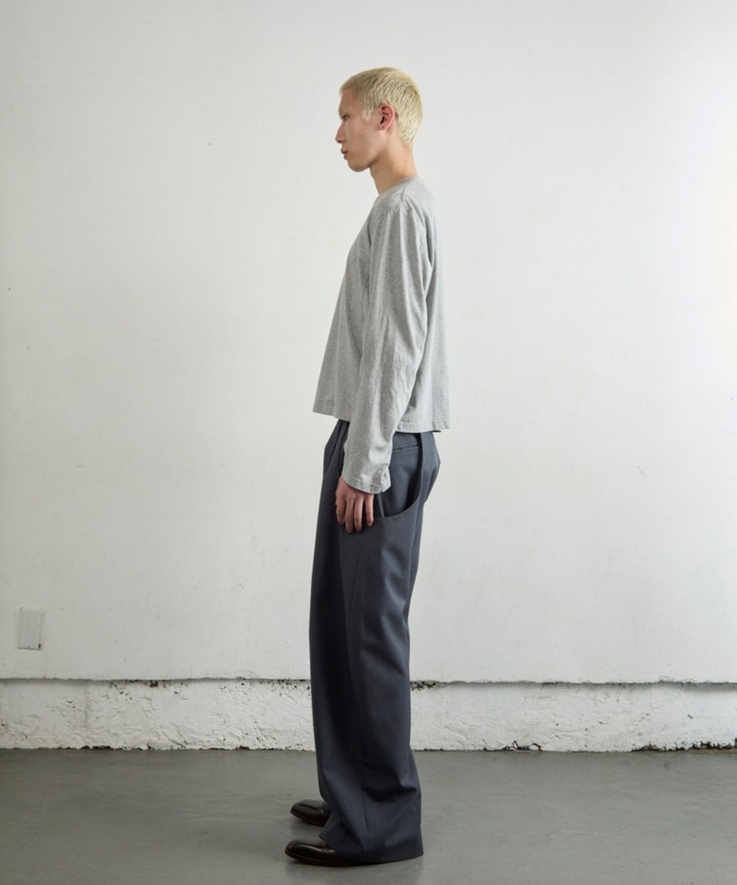 パンツ NVRFRGT CURVED LEG UTILITY TROUSERS CURVED LEG UTILITY TROUSERS(2 DARK GREY): NVRFRGT: MENS｜CONZ