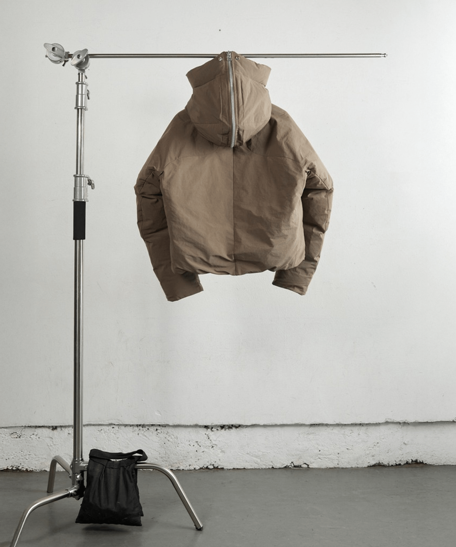 HOODED PUFFER JACKET NVRFRGT