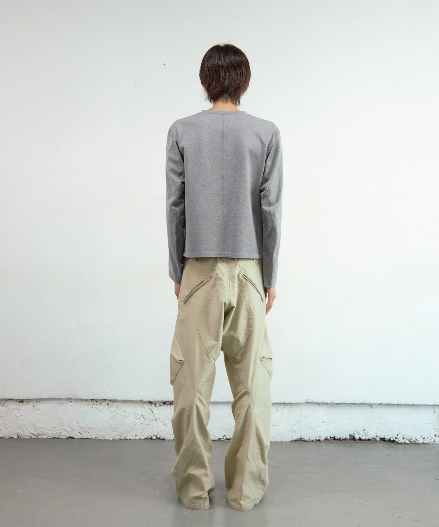 PANELLED V-NECK LONG SLEEVE T-SHIRT NVRFRGT