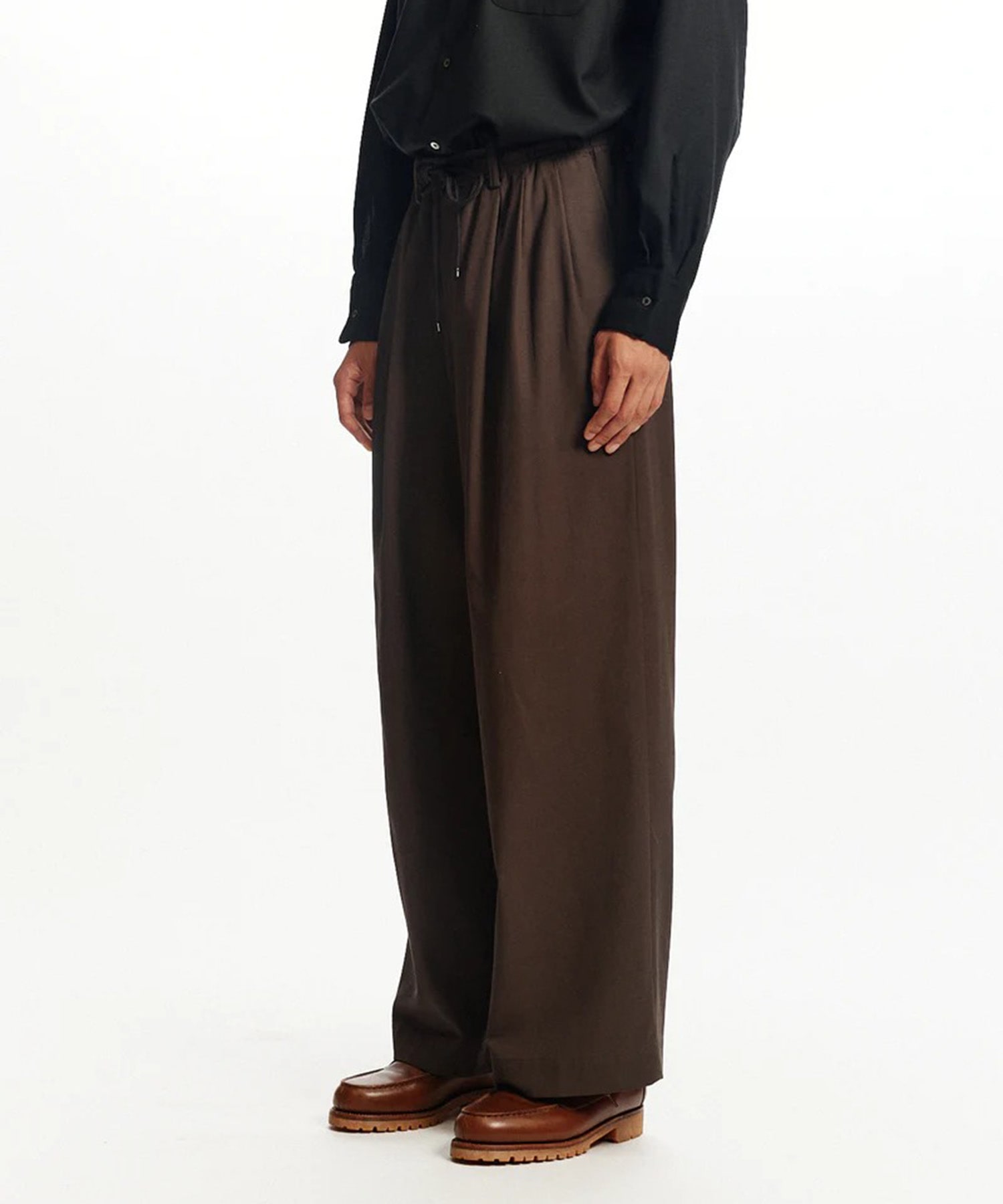 TRIPLE PLEATED EASY TROUSERS MARKAWARE/marka