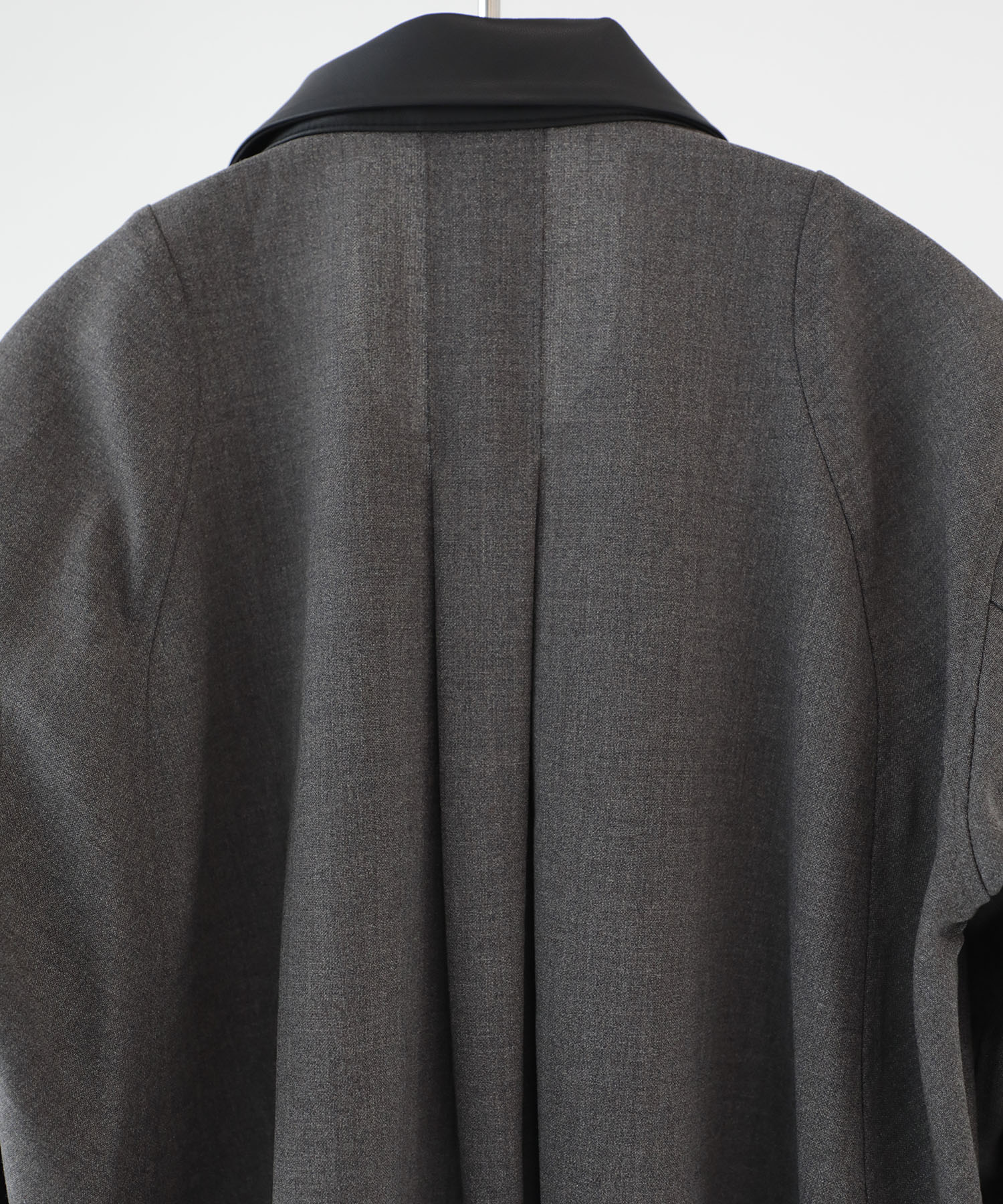 leather color panel sleeve shrit CONZ