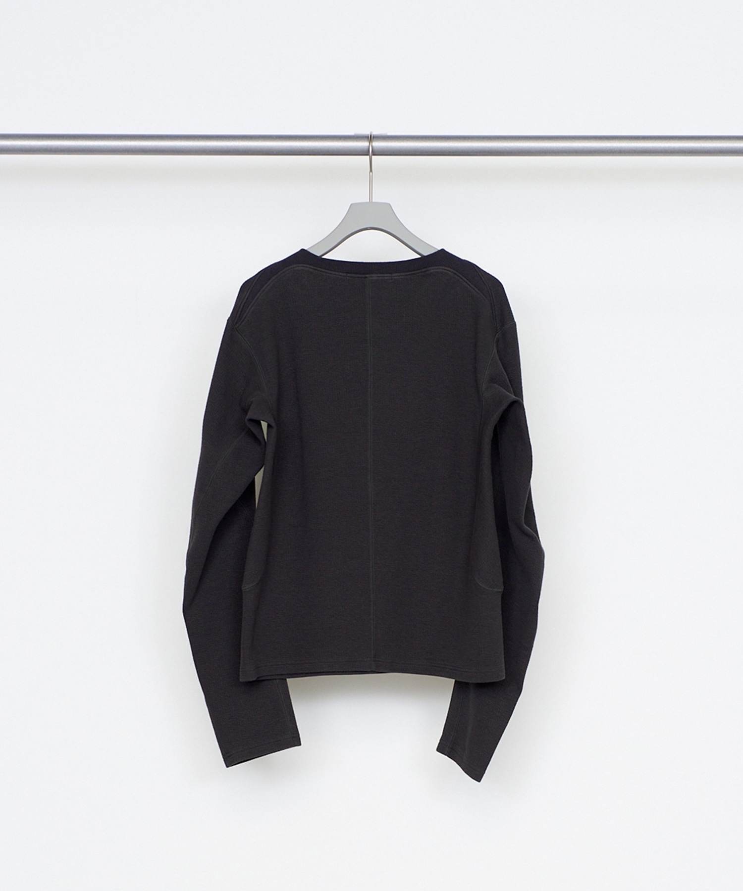PANNELD LONG SLEEVE V-NECK T-SHIRT NVRFRGT