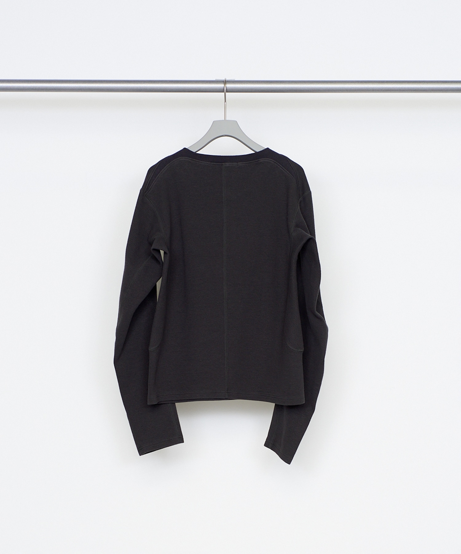 PANNELD LONG SLEEVE V-NECK T-SHIRT NVRFRGT