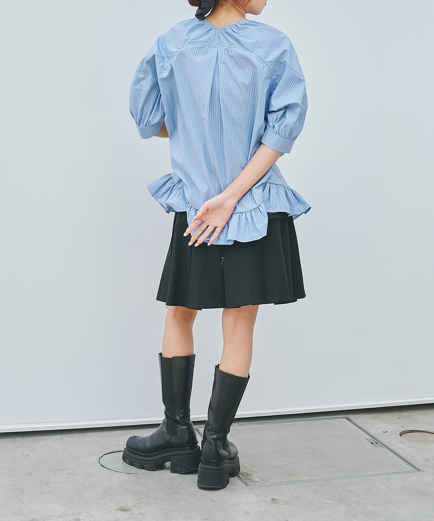 Frilled design blouse naokitomizuka