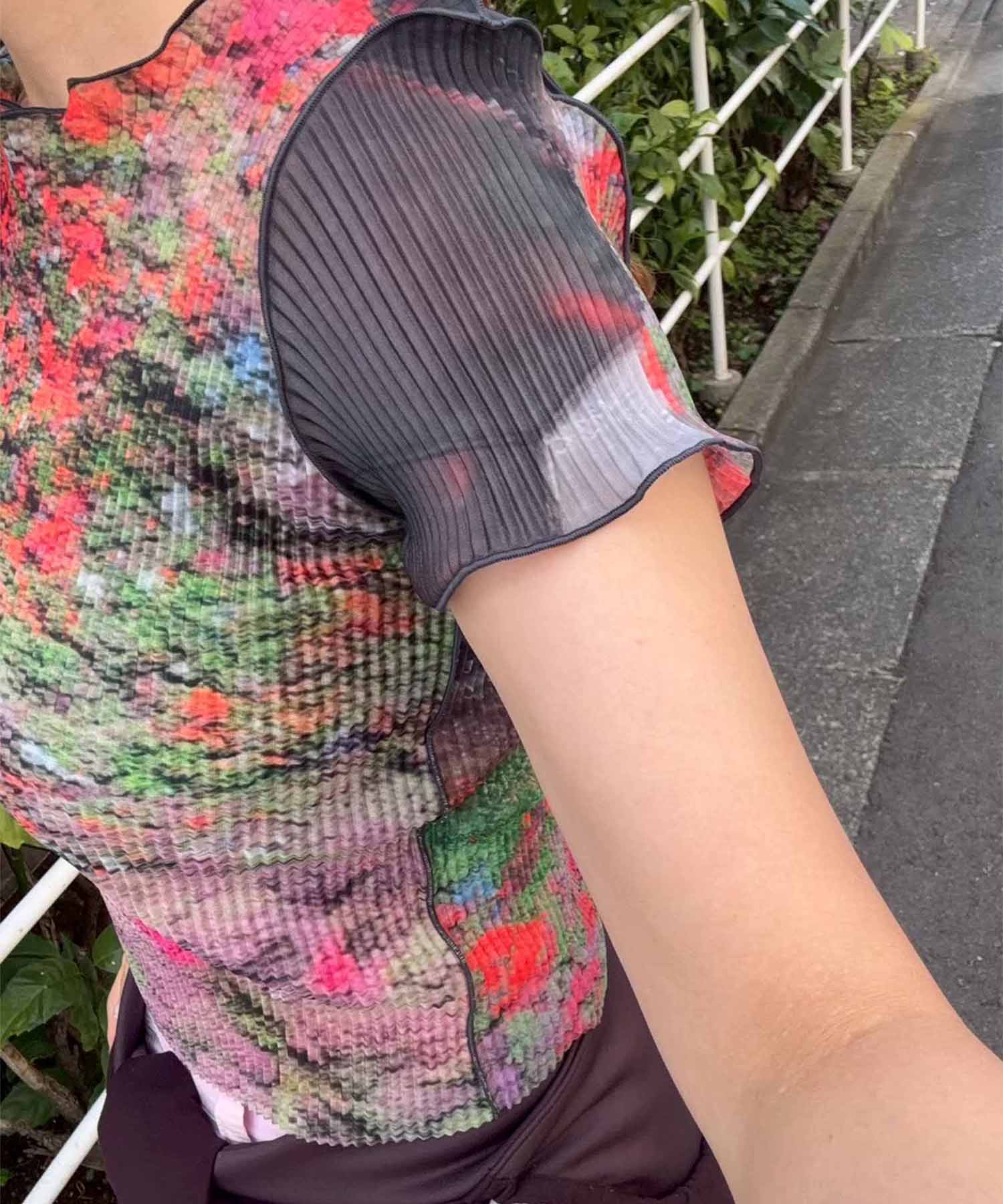 SHEER GRAPHIC TINY TOP kotohayokozawa